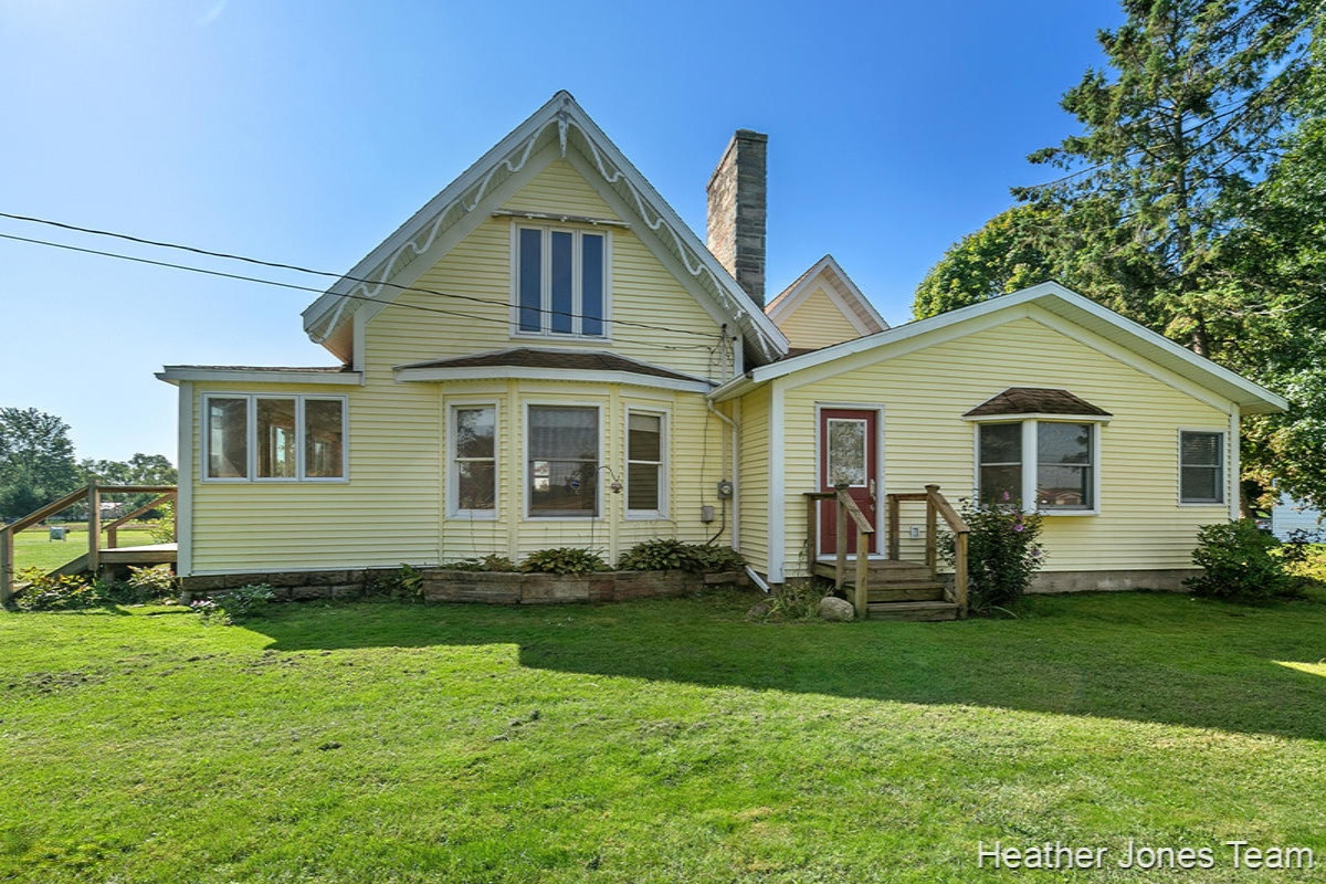 9667 Belding Road Belding, MI 48809 - Photo 1 of 18 IMG_1000