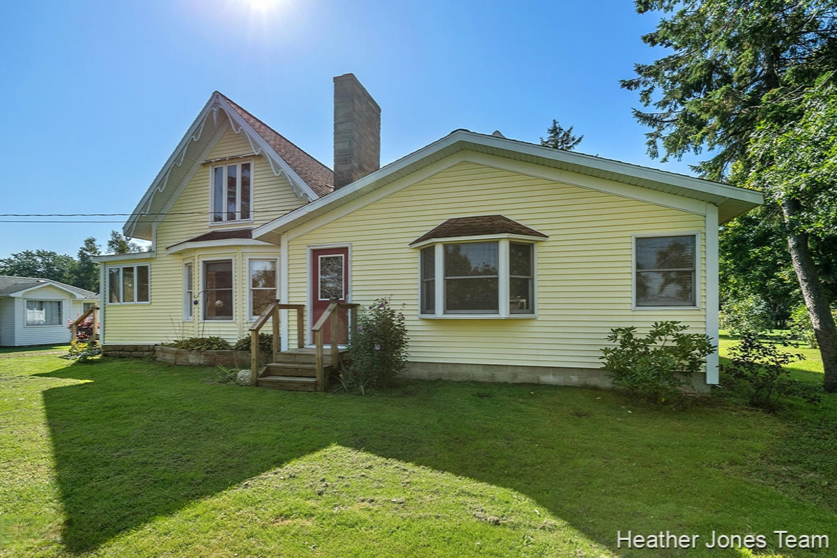 9667 Belding Road Belding, MI 48809 - Photo 2 of 18 IMG_1001