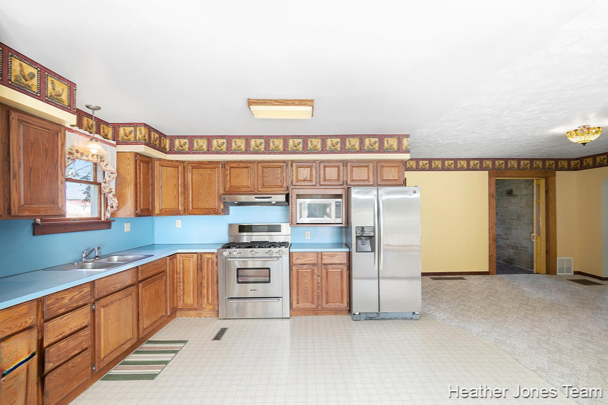 9667 Belding Road Belding, MI 48809 - Photo 5 of 18 IMG_1004