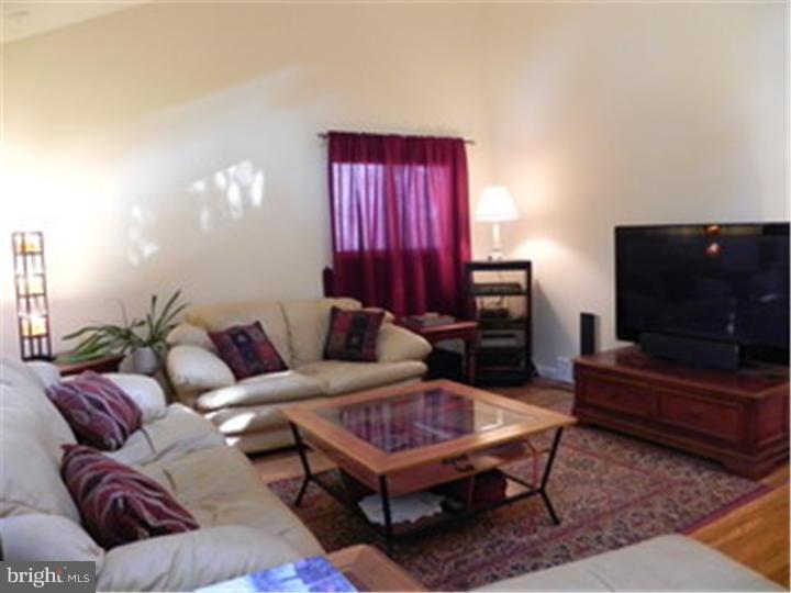 179 Windmill Road Willow Grove, PA 19090 - Photo 6 of 25 Living Room