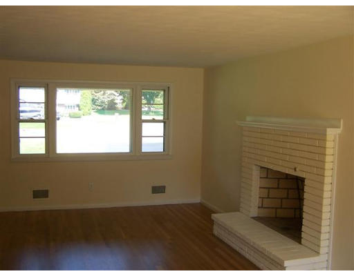 21 Briarwood Road Framingham, MA 01701 - Photo 8 of 12 Gallery Image 8