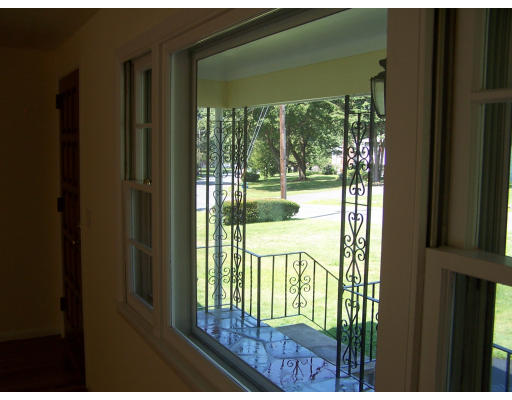 21 Briarwood Road Framingham, MA 01701 - Photo 10 of 12 Gallery Image 10