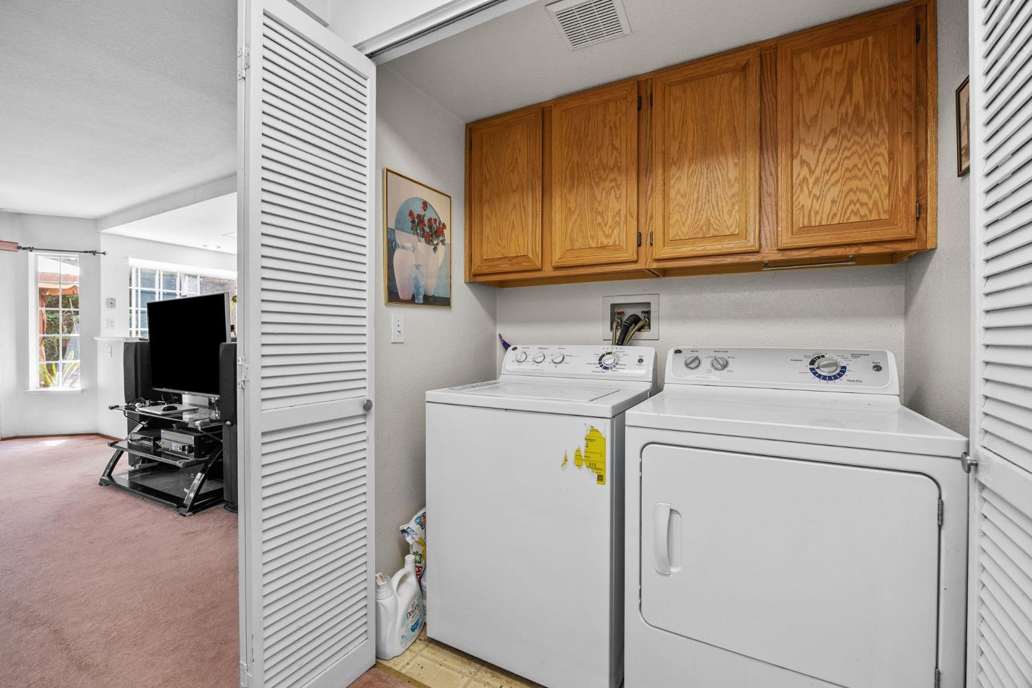 1001 Ignacio Court Pinole, CA 94564 - Photo 16 of 42 a utility room with dryer and washer