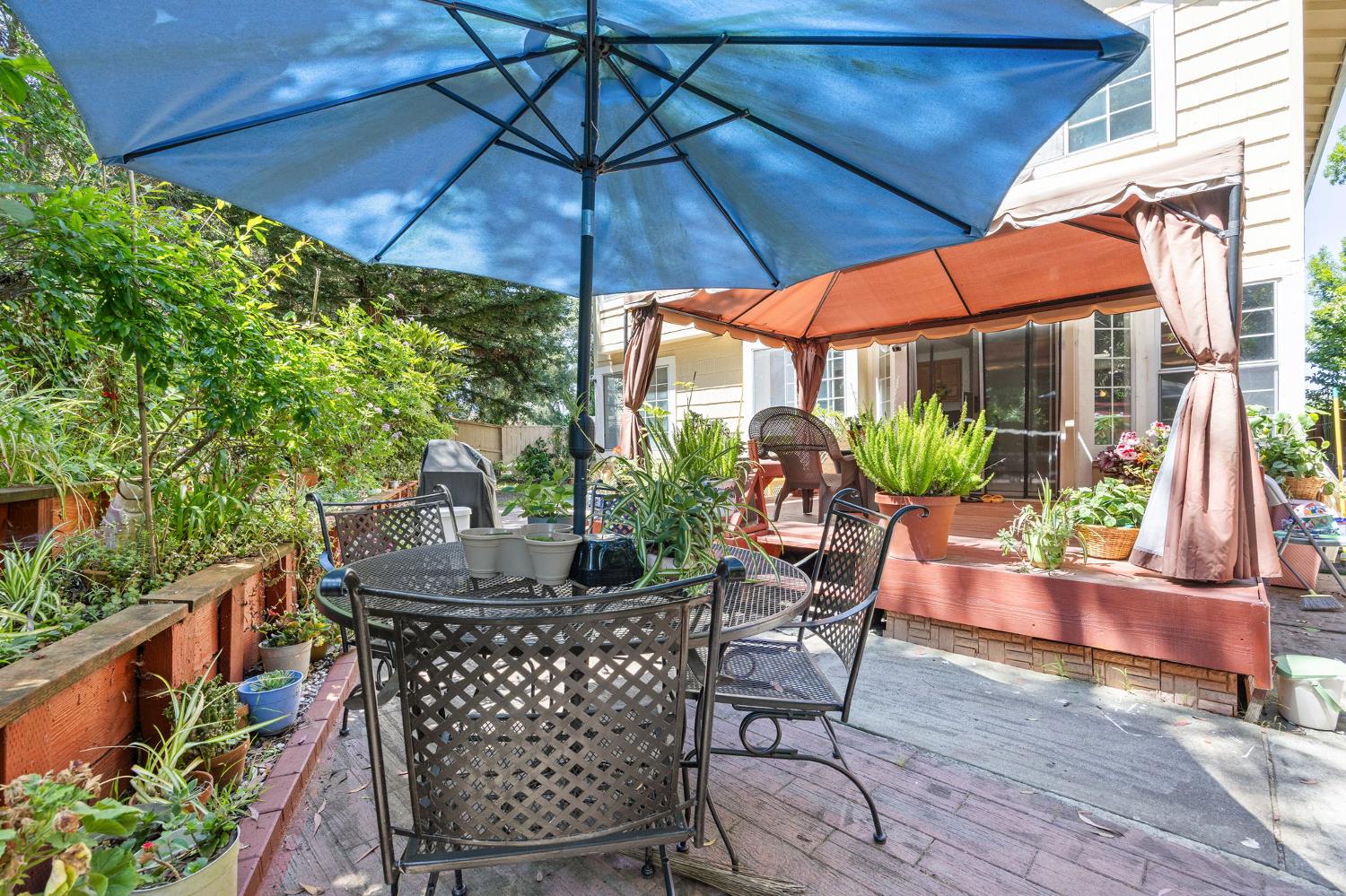 1001 Ignacio Court Pinole, CA 94564 - Photo 33 of 42 a patio with a patio table and chairs