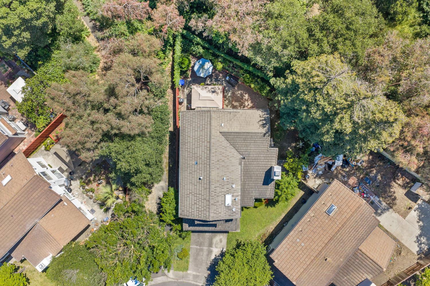 1001 Ignacio Court Pinole, CA 94564 - Photo 38 of 42 an aerial view of a house with a yard