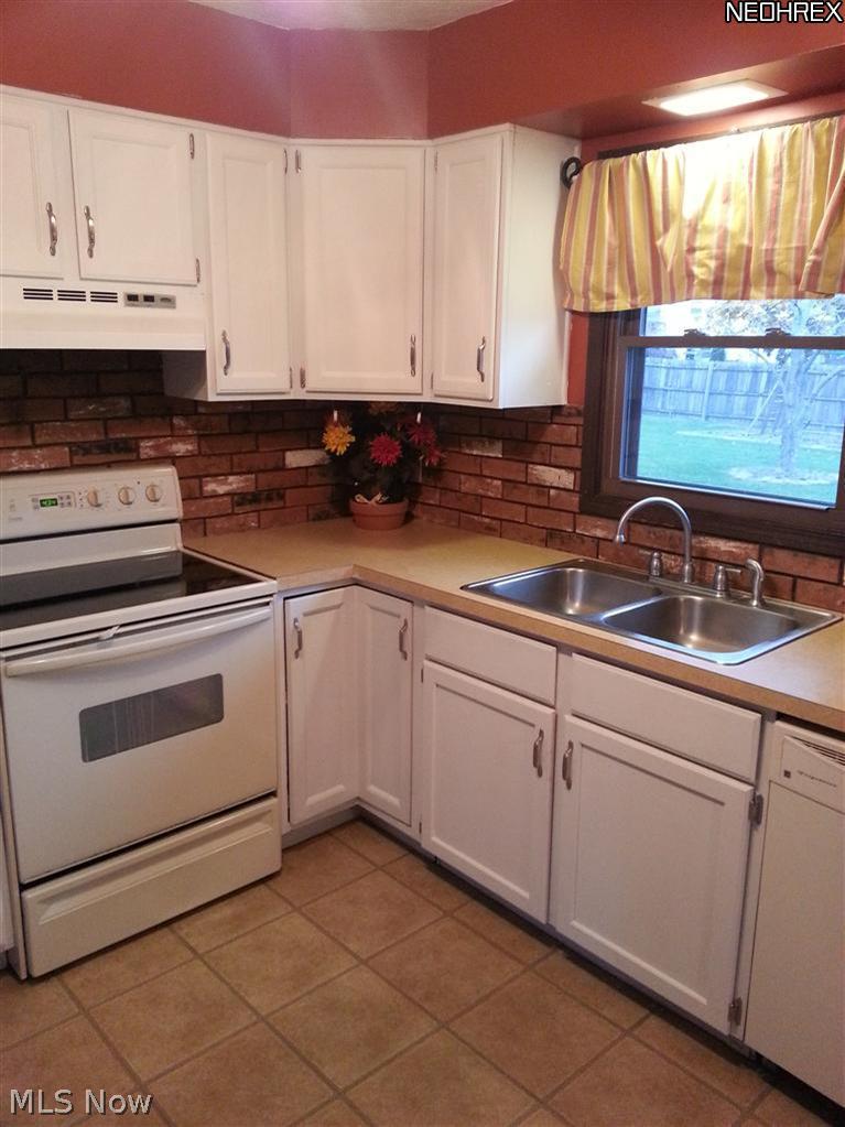 289 Rome Drive Austintown, OH 44515 - Photo 3 of 24