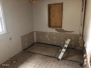 $32,500 | 3043 Lewis Creek Road, Honaker, VA 24260