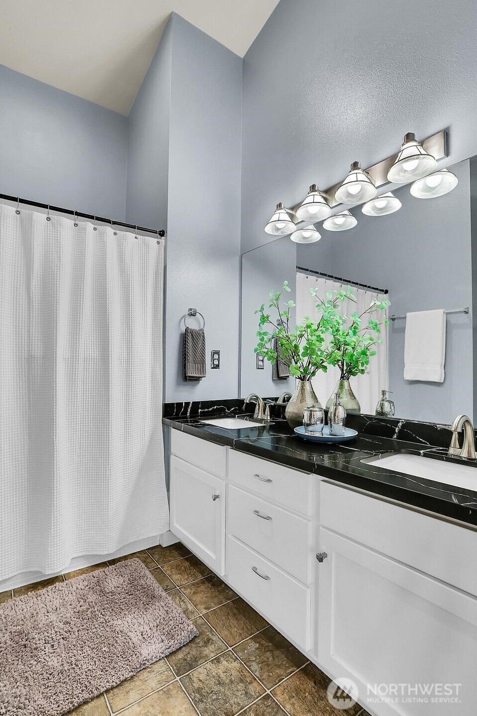 9236 Interlake Avenue North, Unit B Seattle, WA 98103 - Photo 14 of 20