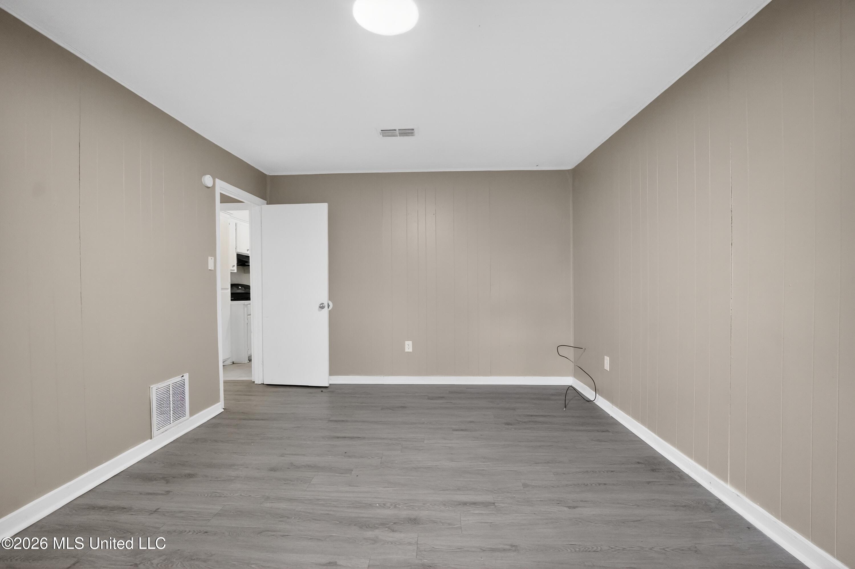 6578 Van Buren Road Jackson, MS 39213 - Photo 13 of 42 13_6578_Van_Buren_Rd-Living_room-7248