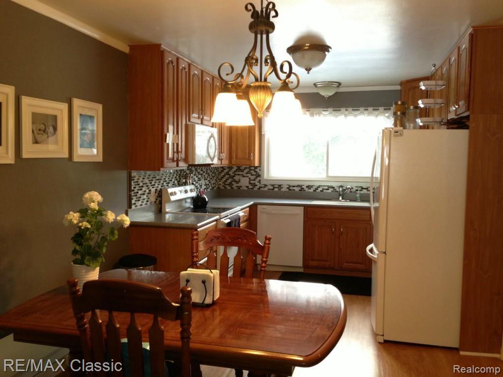 28449 Bay Tree Road Farmington, MI 48334 - Photo 6 of 25 NEWER KITCHEN FLOORING, BACKSPLASH, DISHWASHER, MICROWAVE AND FRIDGE!