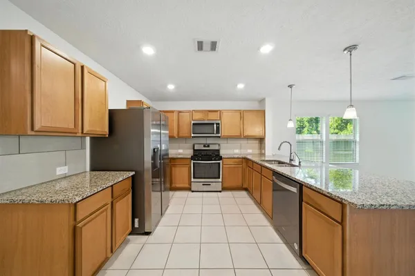 $1,950 | 539 Broken Boulder Street, Magnolia, TX 77354