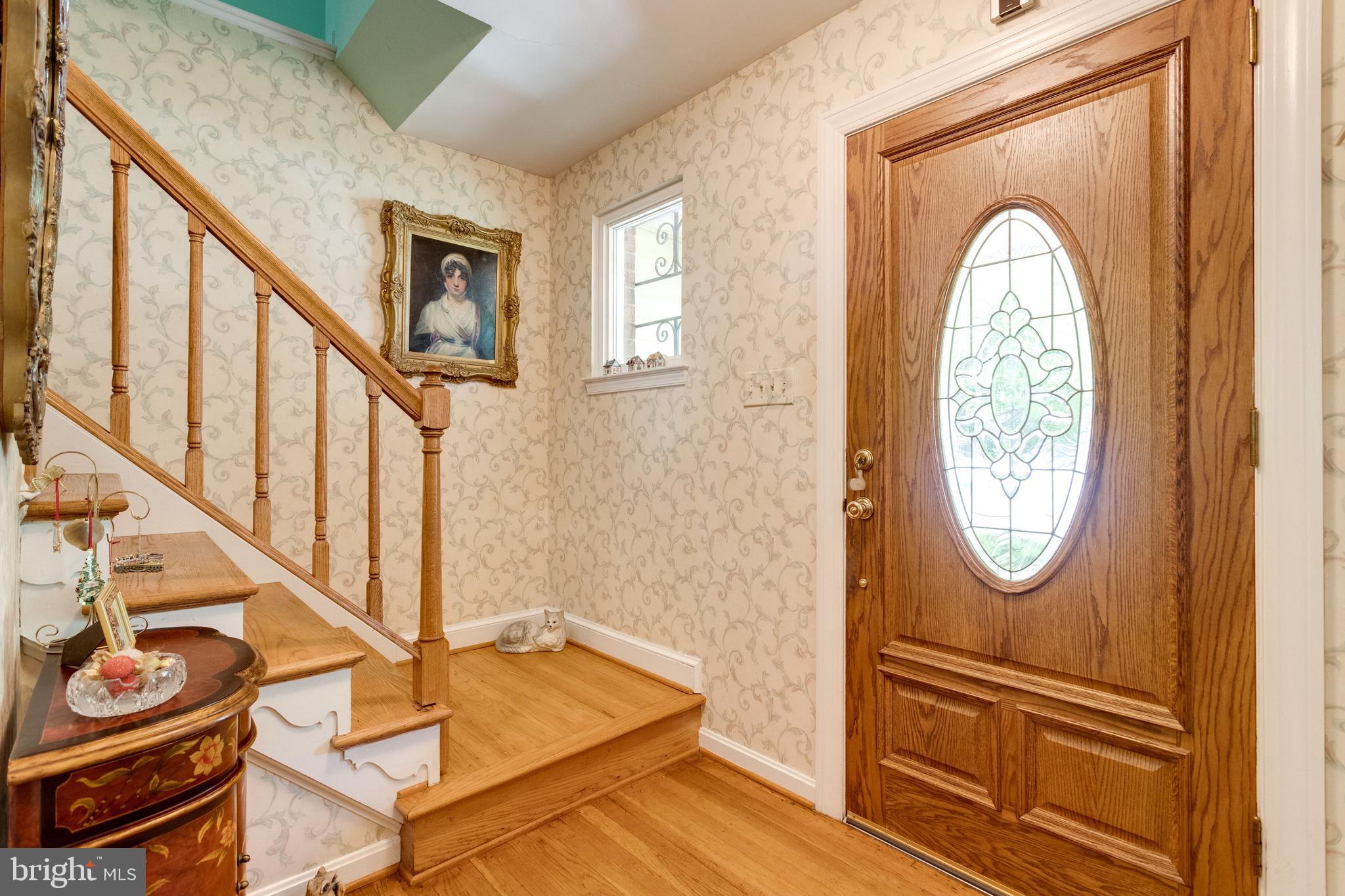 8609 Clydesdale Road Springfield, VA 22151 - Photo 15 of 43 Nice Sized Foyer