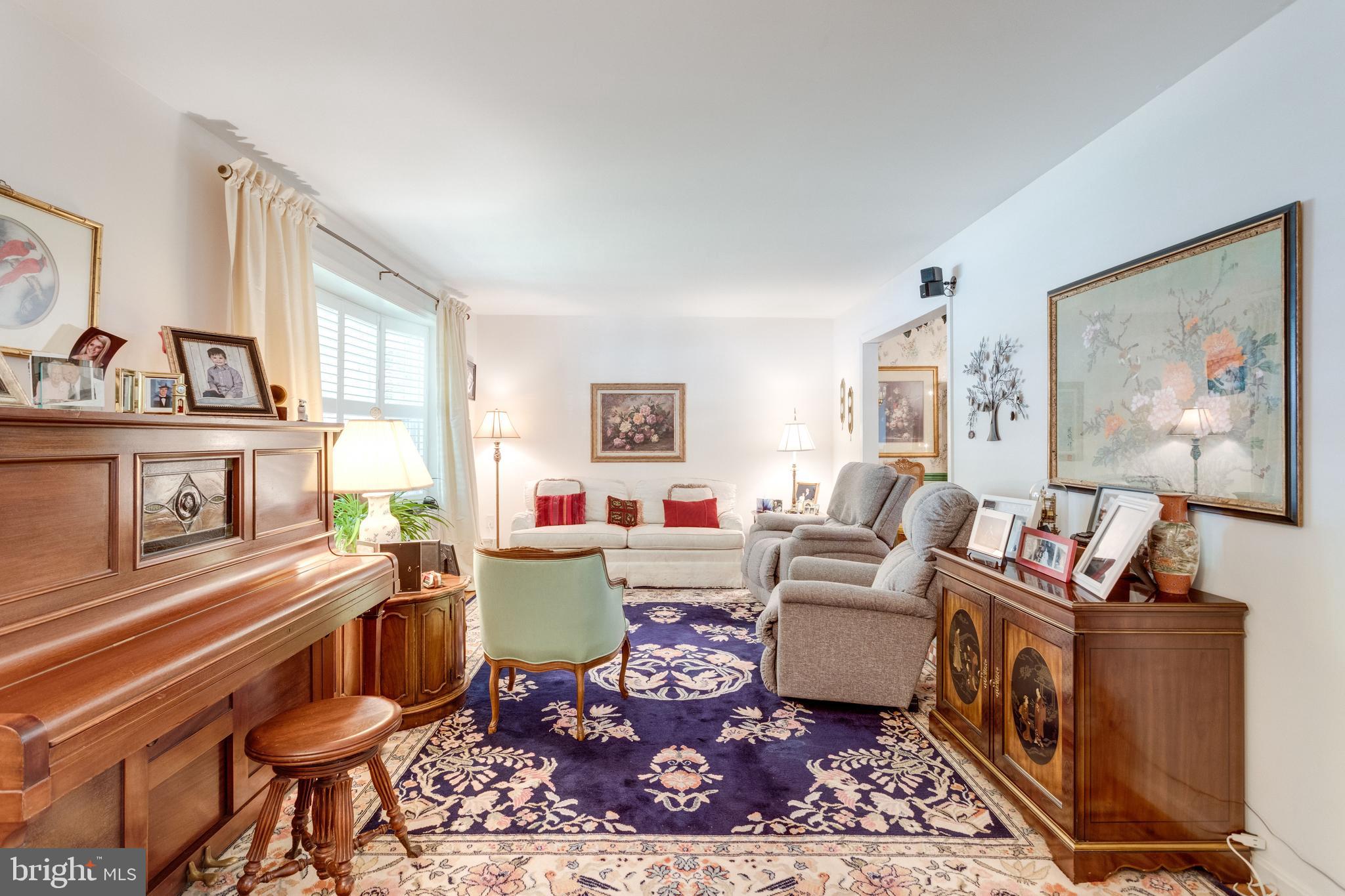8609 Clydesdale Road Springfield, VA 22151 - Photo 6 of 43 Bright and Cheery Interior
