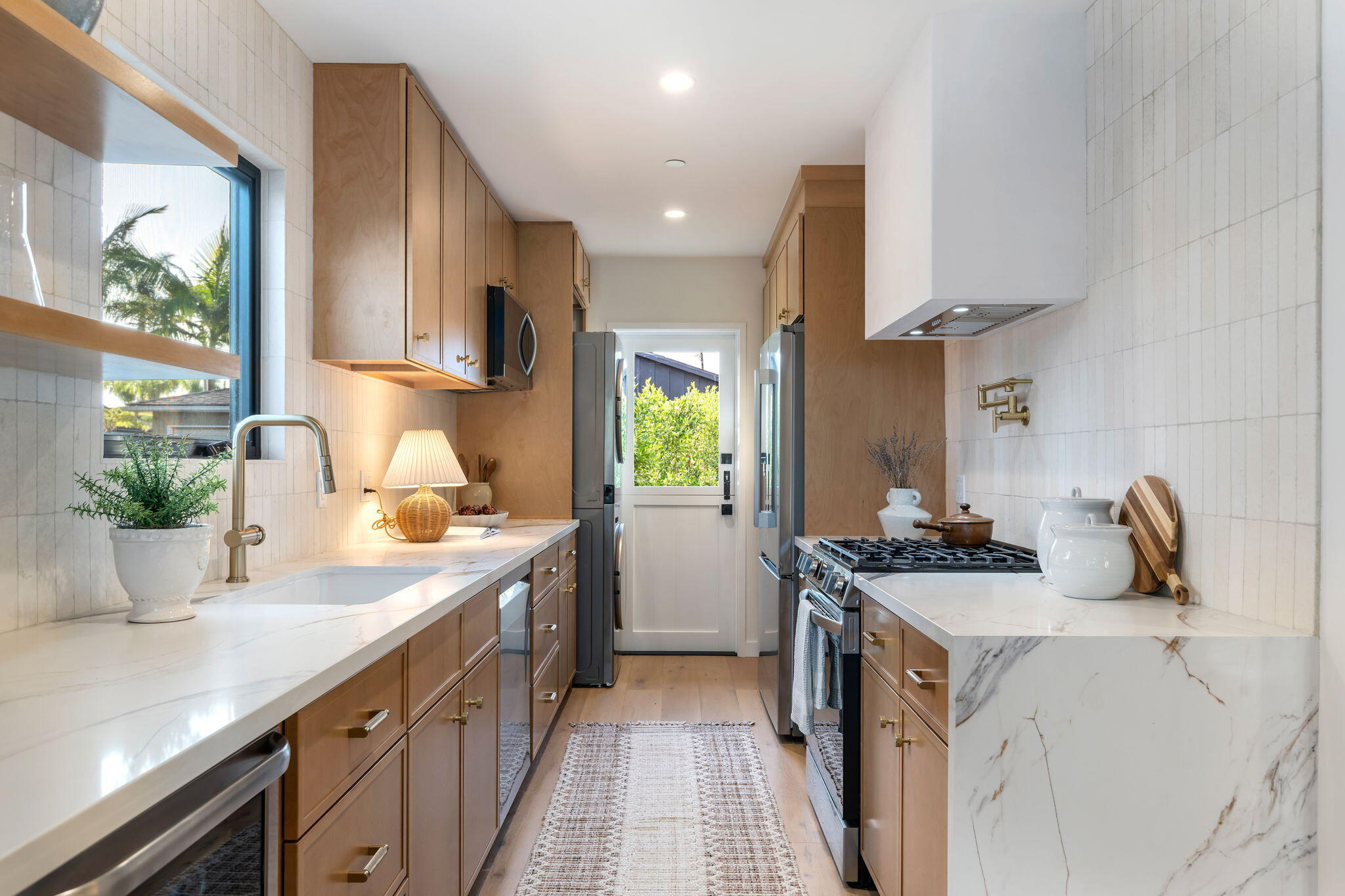 357 Oliver Road Santa Barbara, CA 93109 - Photo 11 of 35 Waterfall Countertops