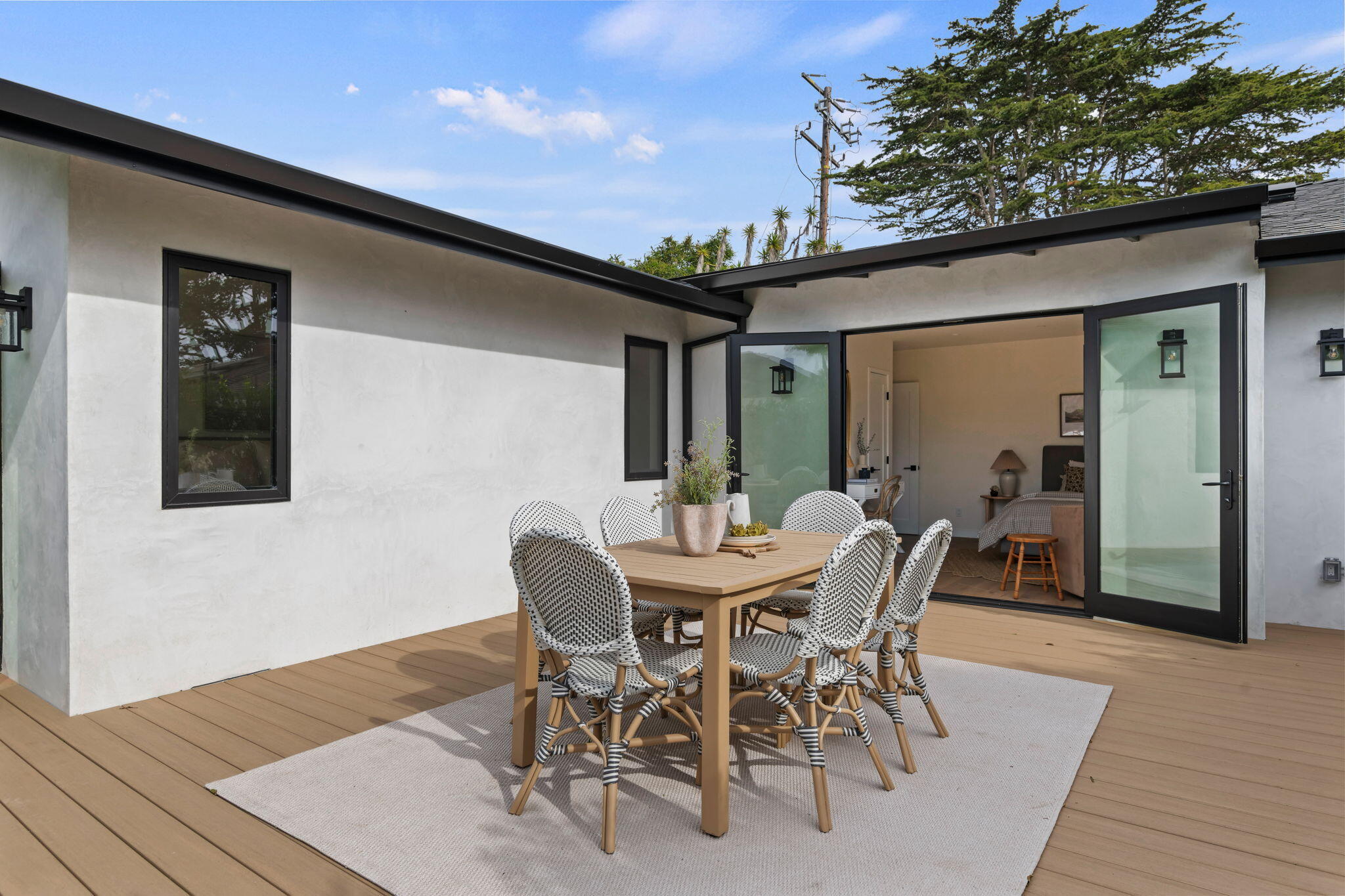 357 Oliver Road Santa Barbara, CA 93109 - Photo 24 of 35 Indoor-Outdoor Entertainment