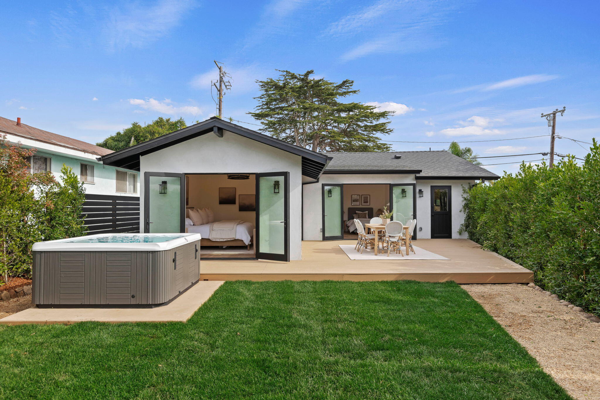 357 Oliver Road Santa Barbara, CA 93109 - Photo 26 of 36 Indoor-Outdoor Entertainment