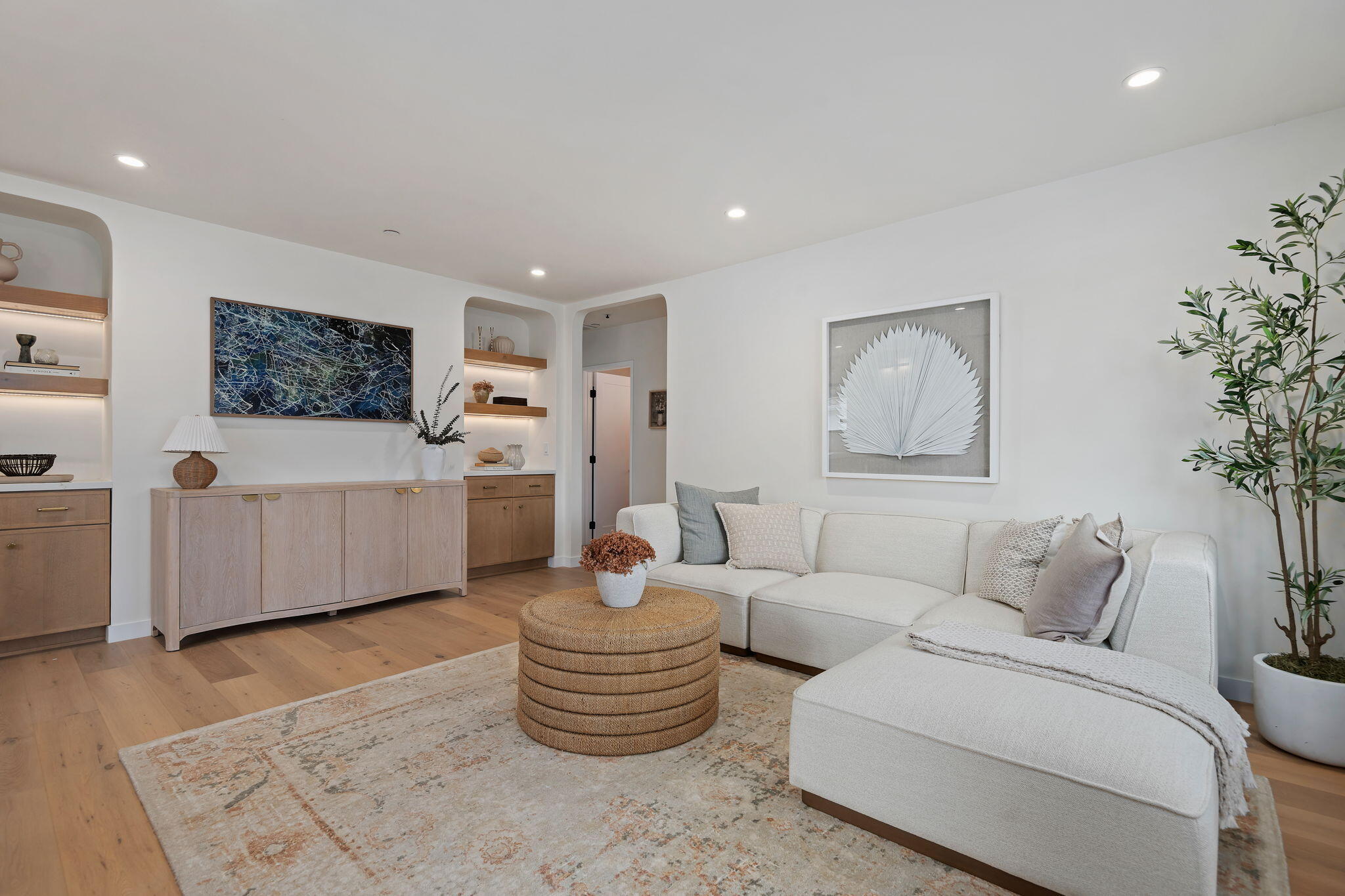 357 Oliver Road Santa Barbara, CA 93109 - Photo 7 of 35 Living Room