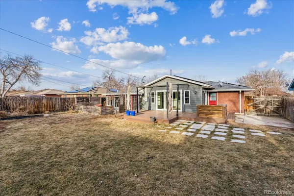 a front view of house with yard