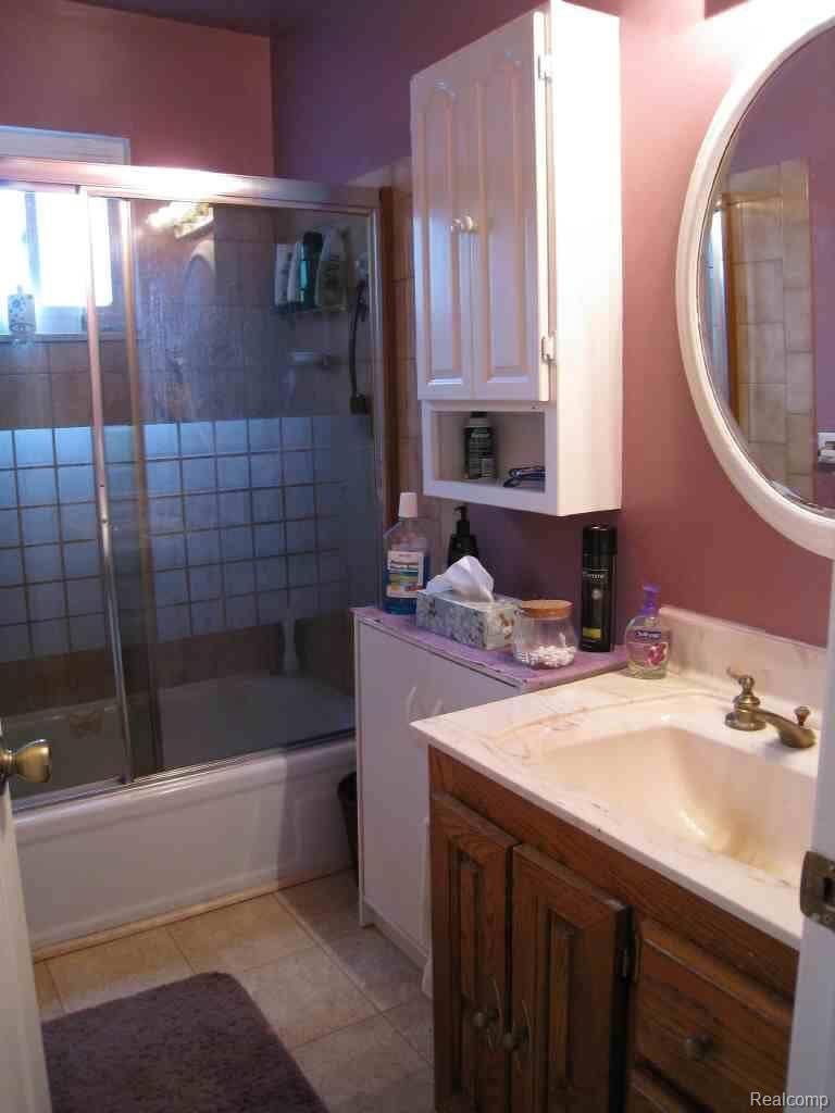 6059 Rocking Chair Road Grand Blanc, MI 48439 - Photo 9 of 9 9 Full Bathroom