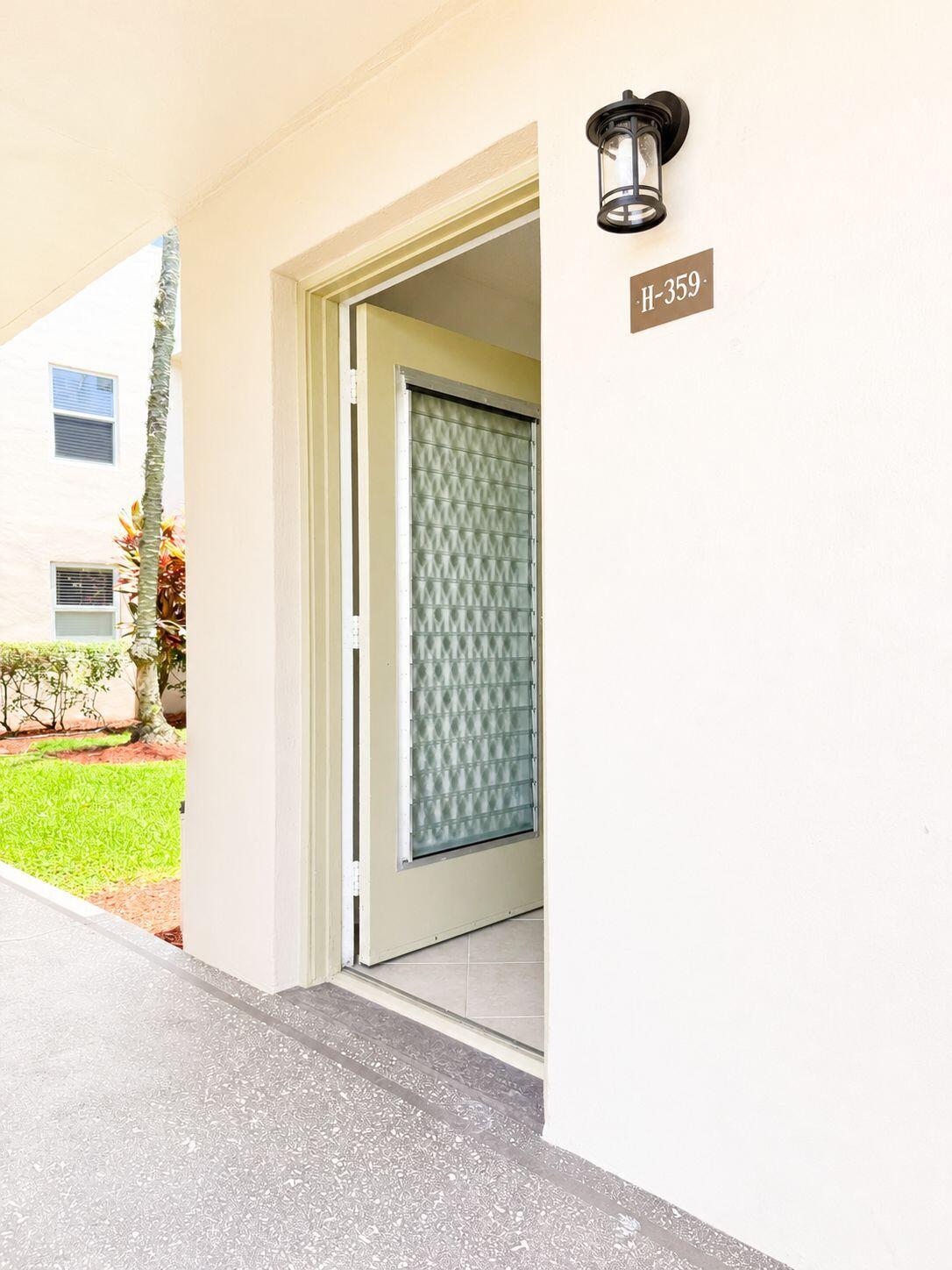 359 Capri H, Unit 359 Delray Beach, FL 33484 - Photo 2 of 23 WhatsApp Image 2026-06-19 at 17.19.48