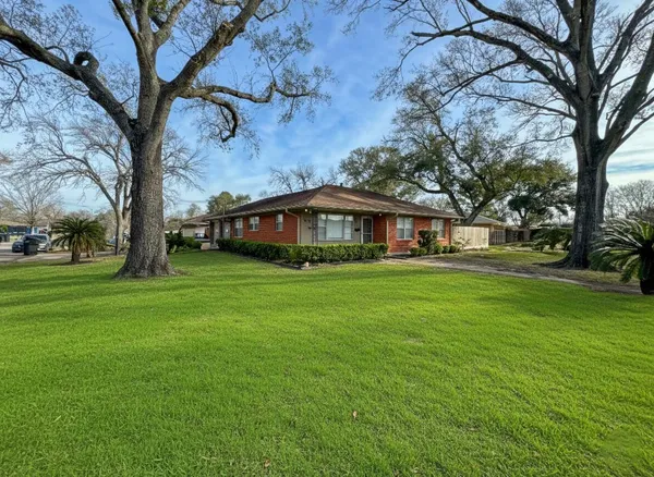 a view of a room with an empty space