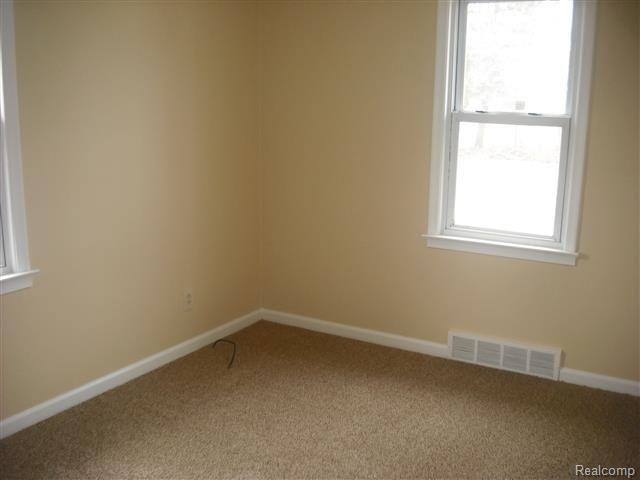 8496 Harding Street Taylor, MI 48180 - Photo 10 of 16 DSCF3010 (Small).jpg