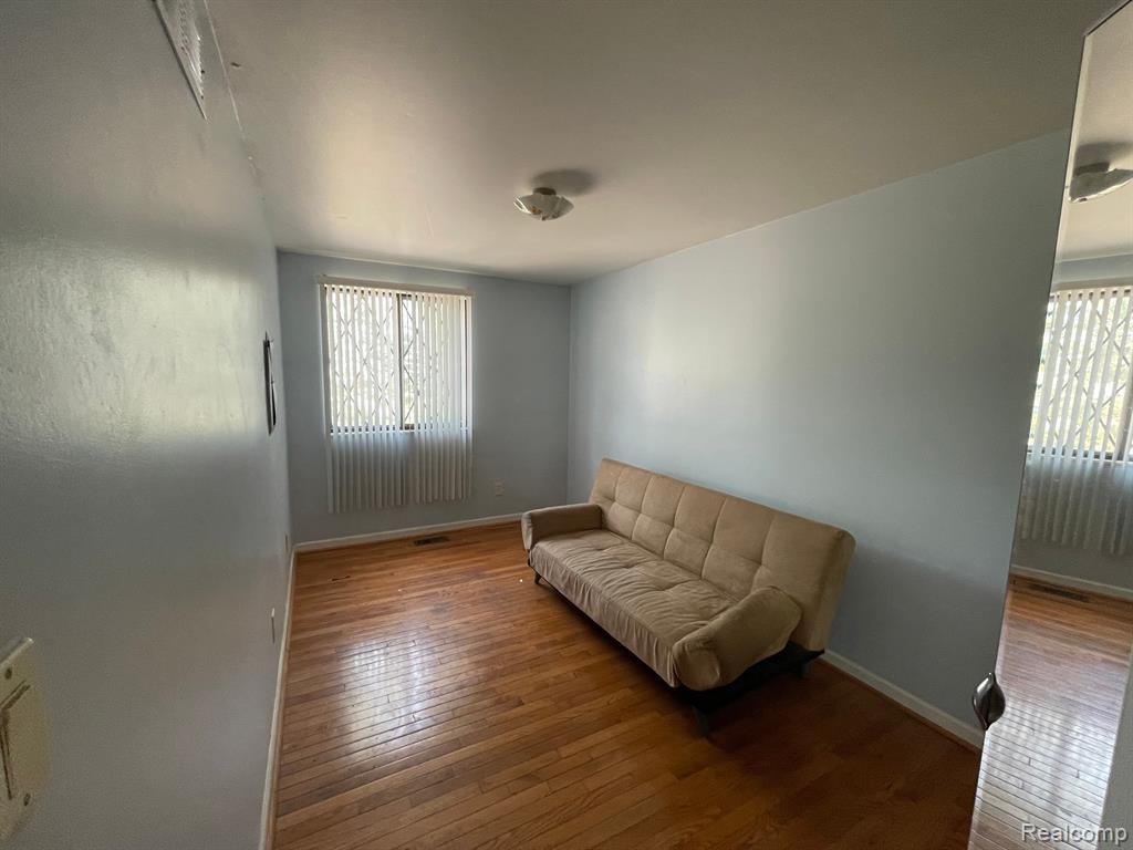 29721 Farmington Road Farmington Hills, MI 48331 - Photo 15 of 40