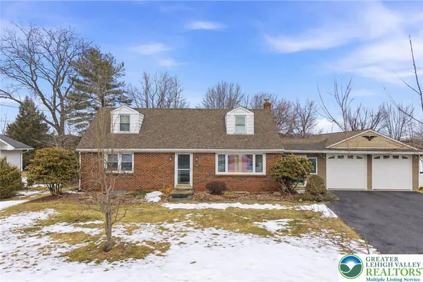 $2,700 | 1390 Oakwood Drive, Bethlehem, PA 18017