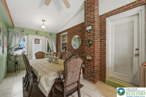 $2,700 | 1390 Oakwood Drive, Bethlehem, PA 18017
