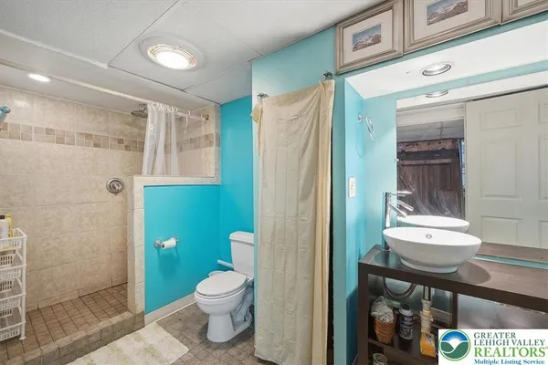 $2,700 | 1390 Oakwood Drive, Bethlehem, PA 18017