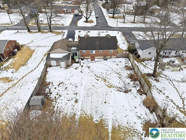 $2,700 | 1390 Oakwood Drive, Bethlehem, PA 18017
