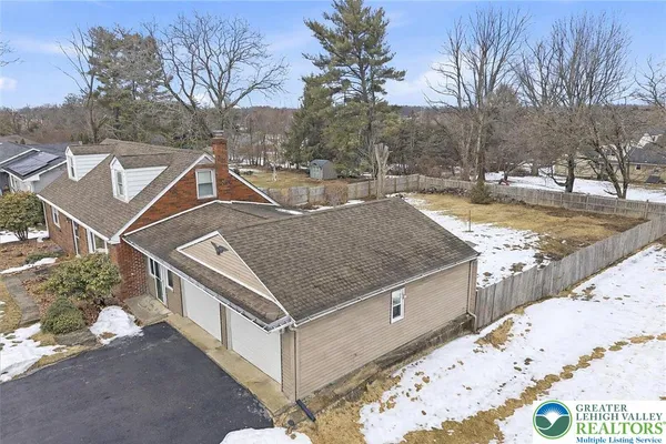 $2,700 | 1390 Oakwood Drive, Bethlehem, PA 18017