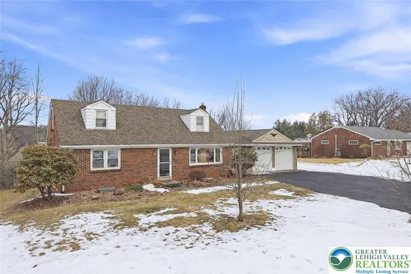 $2,700 | 1390 Oakwood Drive, Bethlehem, PA 18017