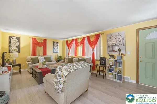 $2,700 | 1390 Oakwood Drive, Bethlehem, PA 18017