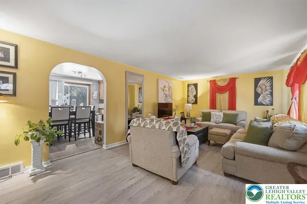 $2,700 | 1390 Oakwood Drive, Bethlehem, PA 18017