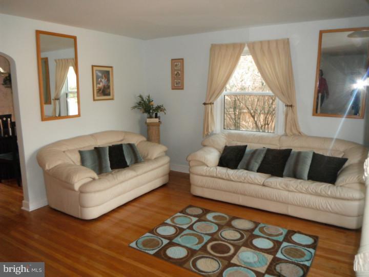 6 Lanfair Road Cheltenham, PA 19012 - Photo 3 of 19 Living Room