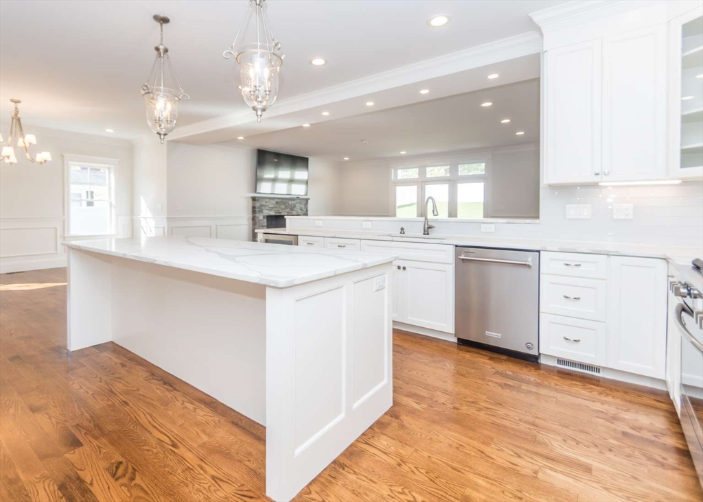 28 Goldencrest Avenue Waltham, MA 02451 - Photo 5 of 42