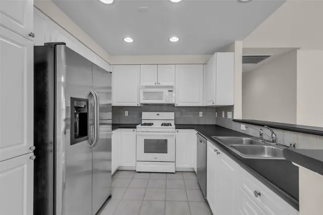 $1,900 | 15 Scarlet Woods Court, The Woodlands, TX 77380