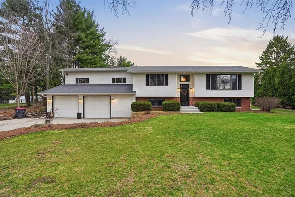 $690,000 | 5566 Mary Lake Road, Waunakee, WI 53597