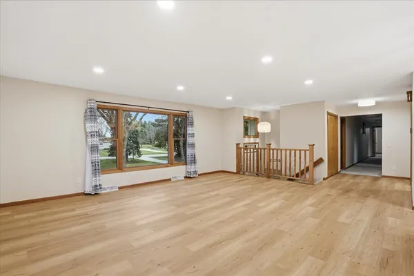 $690,000 | 5566 Mary Lake Road, Waunakee, WI 53597