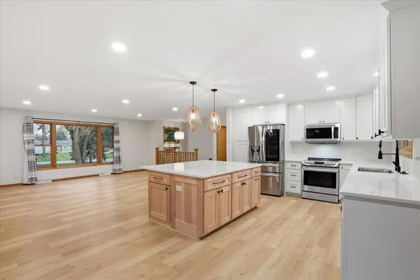 $690,000 | 5566 Mary Lake Road, Waunakee, WI 53597