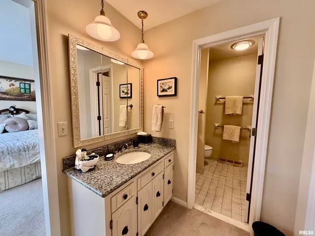 $425,000 | 108 East Coventry Lane, Peoria, IL 61614