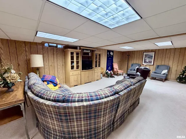 $425,000 | 108 East Coventry Lane, Peoria, IL 61614