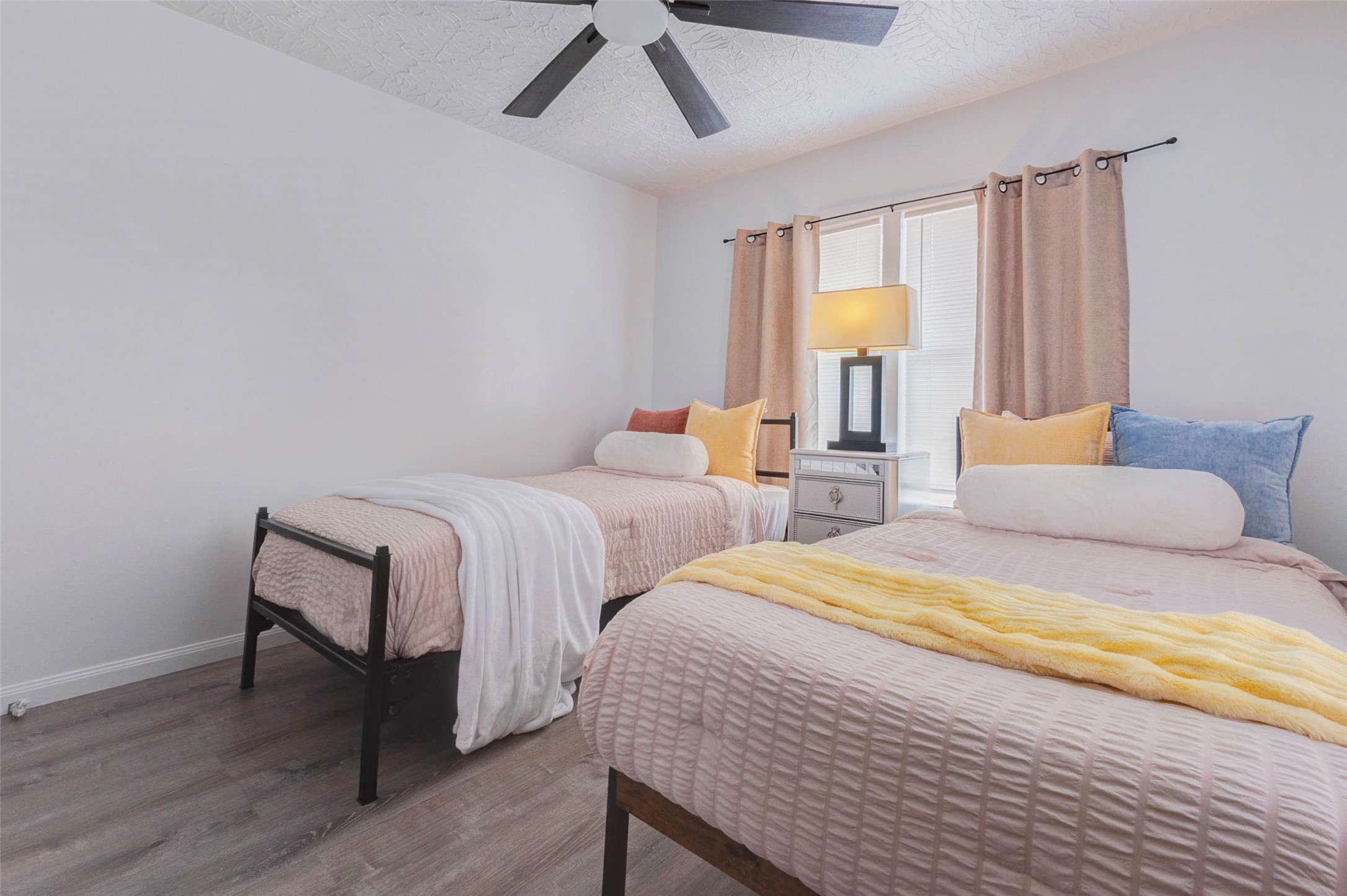 2902 Truxillo Street Houston, TX 77004 - Photo 19 of 32 a bedroom with two beds and a window
