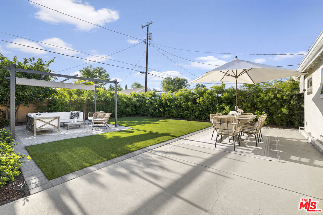 6521 Balcom Avenue Reseda, CA 91335 - Photo 28 of 35 a garden view with a seating space