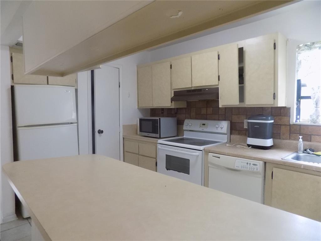 2811 Southwest Archer Road, Unit X 201 Gainesville, FL 32608 - Photo 13 of 37
