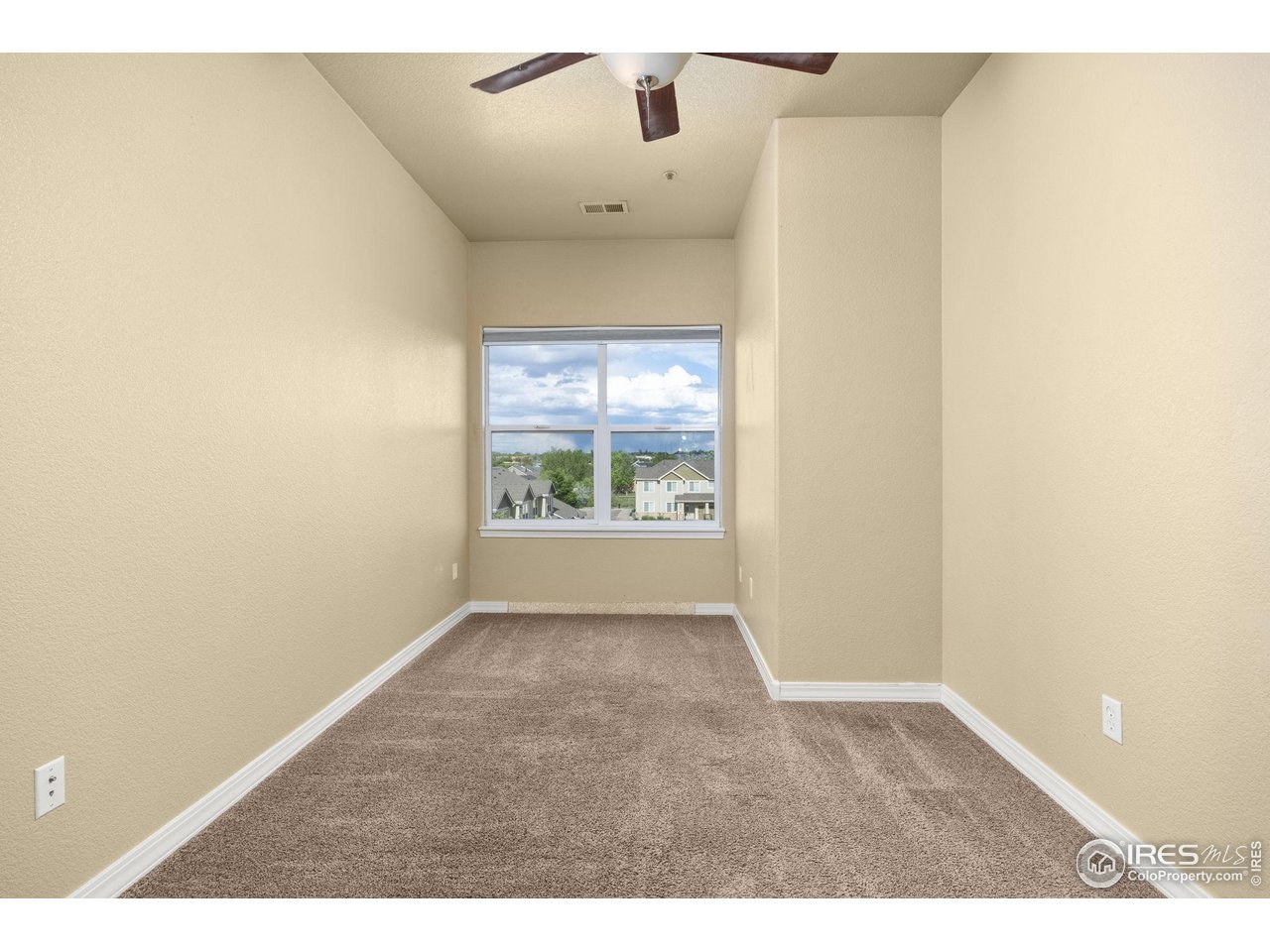 1900 68th Avenue, Unit 810 Greeley, CO 80634 - Photo 14 of 24 a view of an empty room with a window