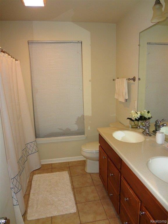 49377 Oxley Road Macomb, MI 48044 - Photo 18 of 23 Mainbath.JPG