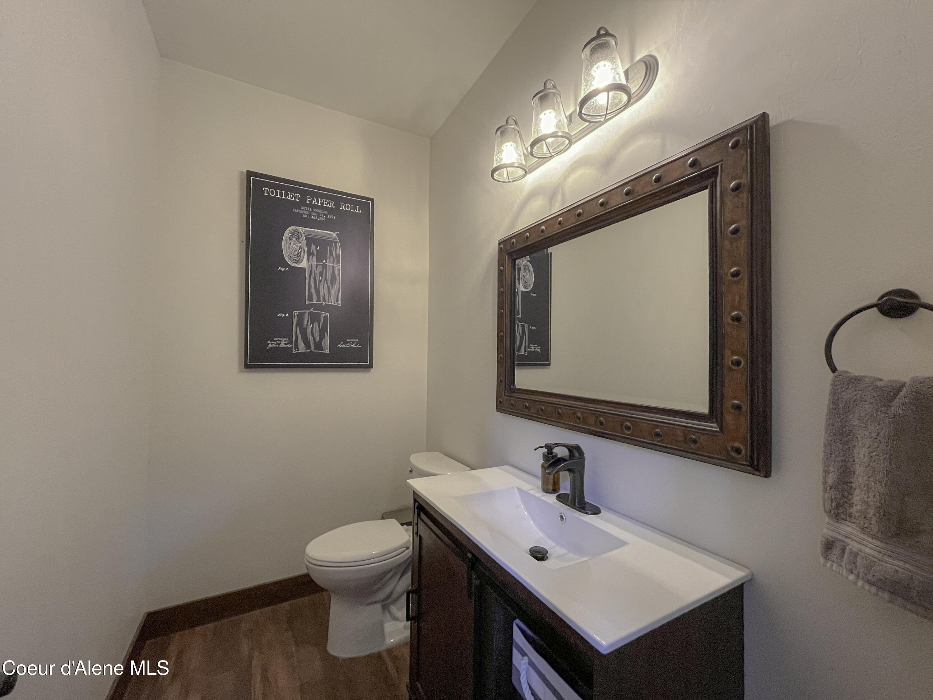 186 Coyote Trail Sandpoint, ID 83864 - Photo 13 of 27 guestbathroom