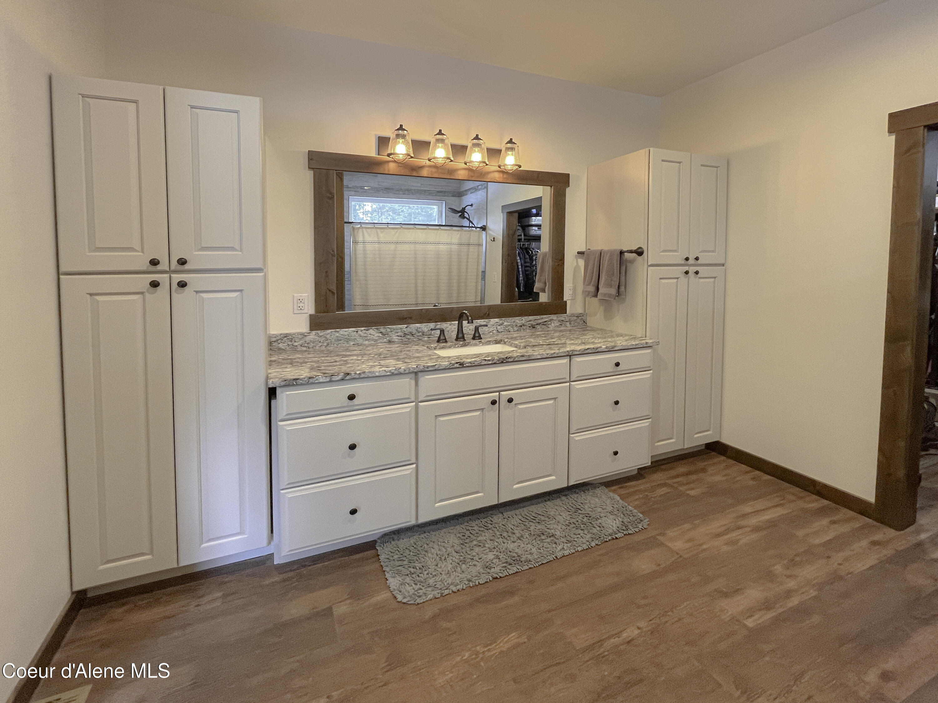 186 Coyote Trail Sandpoint, ID 83864 - Photo 18 of 27 masterbathwalkin